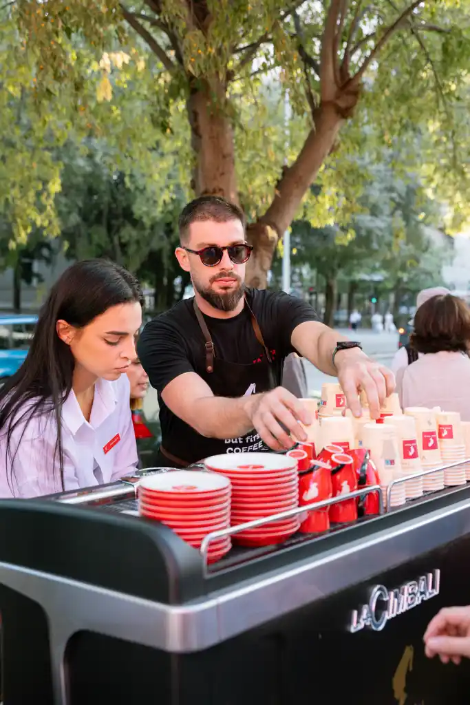 Mostar mirisao na kavu: Brojna poznata lica uživala u proslavi Međunarodnog dana kave
